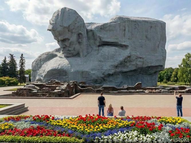 Автобус| Магнаты: следы в белом ветре из Нижнего Новгорода
