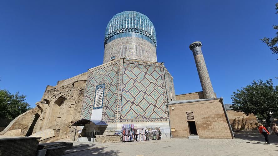 Новогоднее волшебство в Самарканде: Узбекистан в зимнем наряде