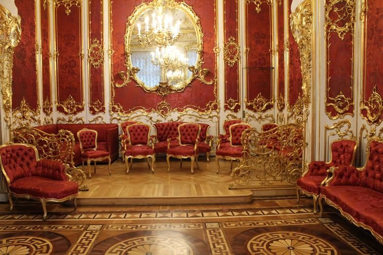 Новогоднее путешествие по следам Романовых: дворцы, сады и тайны 6 дней