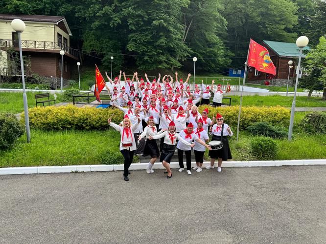 Пионерский лагерь для взрослых "Вперед СССР" 18 смена