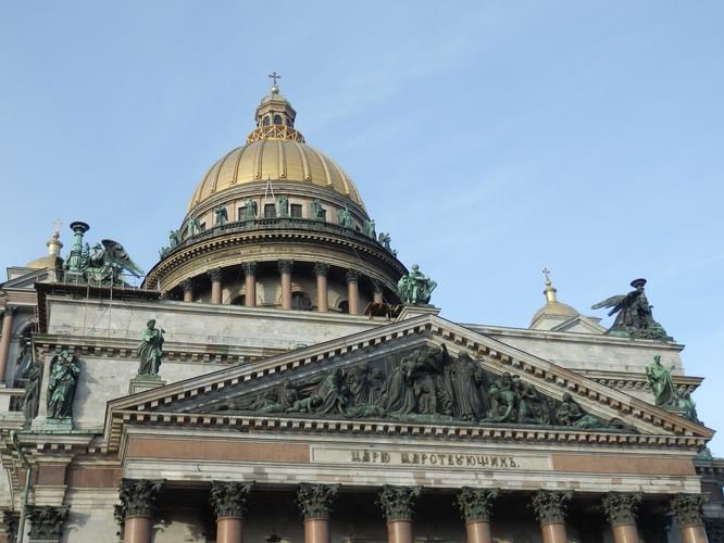 Блеск Нового Года в Северной Столице: в атмосфере праздника и гостеприимства