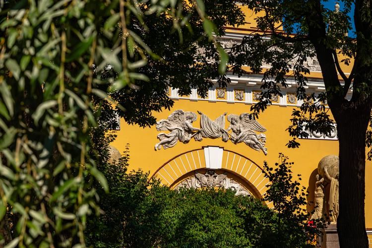 Где фонари горят не воском, а мечтой