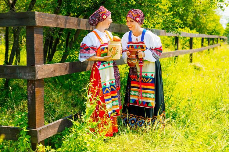 Путь по ивановским миниатюрам: путешествие в атмосфере традиций и искусства