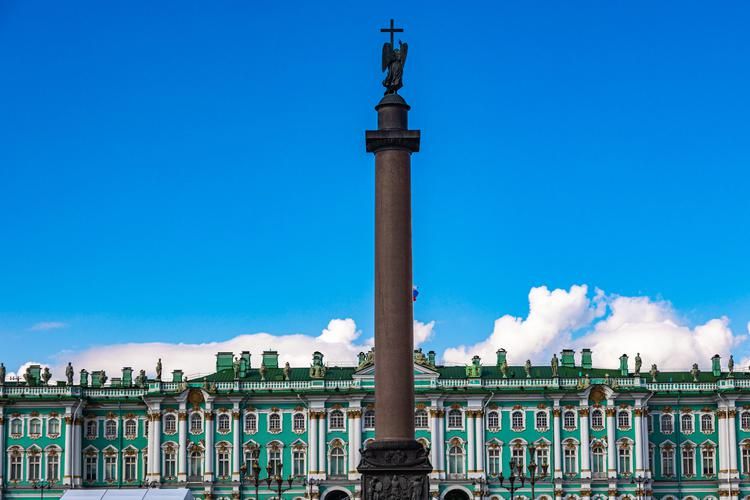 Петербург, где даже тени знают, кто был императором