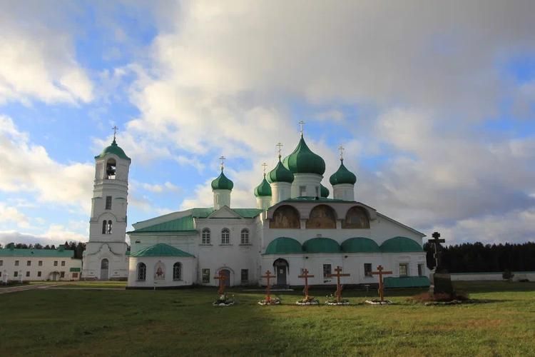 Автобус | Карелия: где озёра спят под северным сиянием из Твери